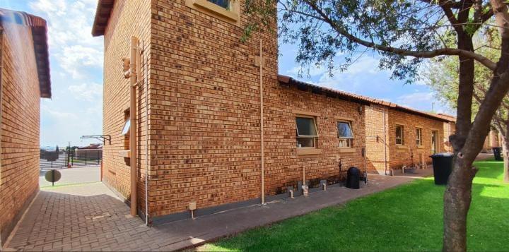3 Bedroom Property for Sale in Dawn Park Gauteng
