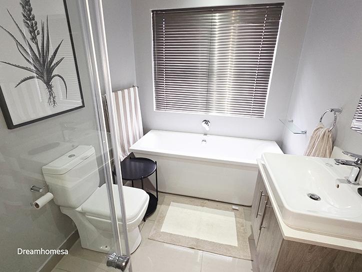 To Let 3 Bedroom Property for Rent in Broadacres Gauteng
