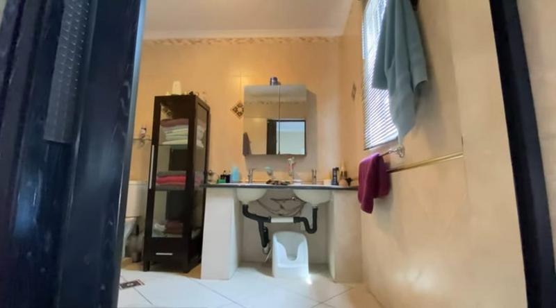 To Let 4 Bedroom Property for Rent in Crosby Gauteng