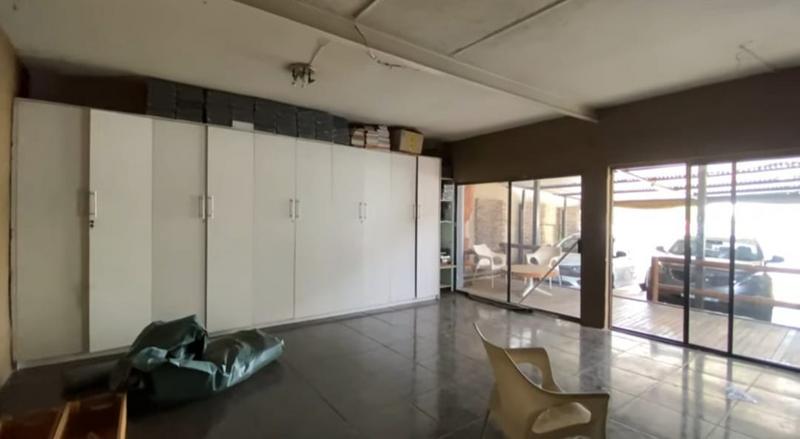 To Let 4 Bedroom Property for Rent in Crosby Gauteng