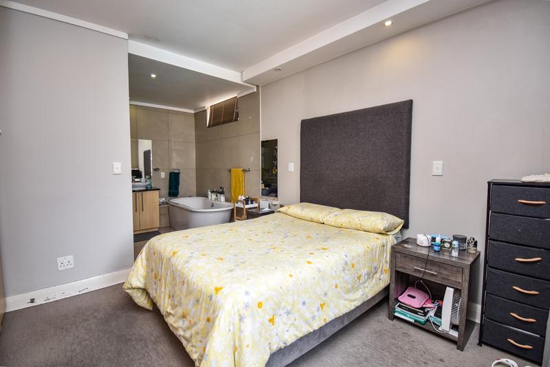 To Let 1 Bedroom Property for Rent in Sandown Gauteng