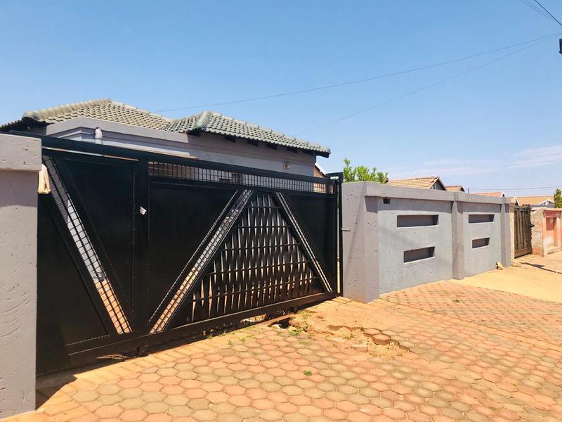 To Let 3 Bedroom Property for Rent in Protea Glen Gauteng