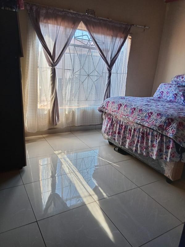 2 Bedroom Property for Sale in Zonkezizwe Gauteng