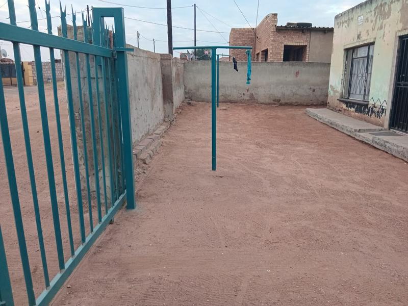 2 Bedroom Property for Sale in Zonkezizwe Gauteng