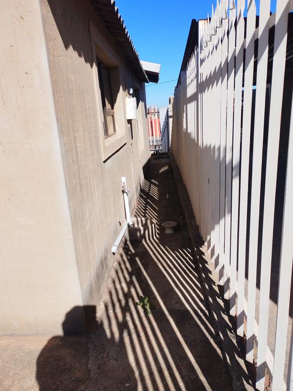 2 Bedroom Property for Sale in Mapetla Gauteng