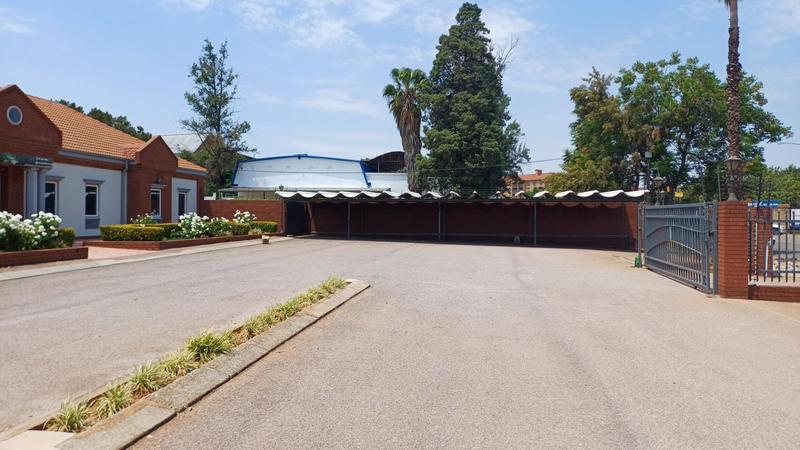 Commercial Property for Sale in Die Hoewes Gauteng