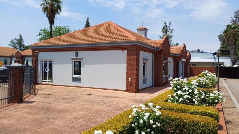 Commercial Property for Sale in Die Hoewes Gauteng