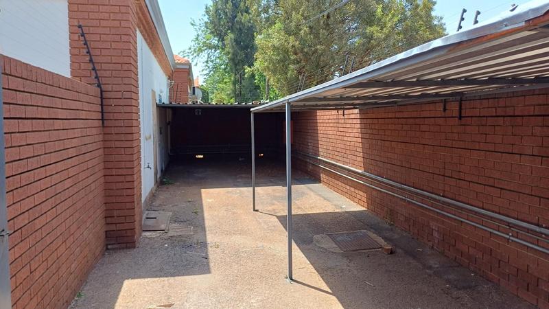 Commercial Property for Sale in Die Hoewes Gauteng
