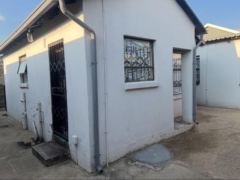 8 Bedroom Property for Sale in Birch Acres Gauteng