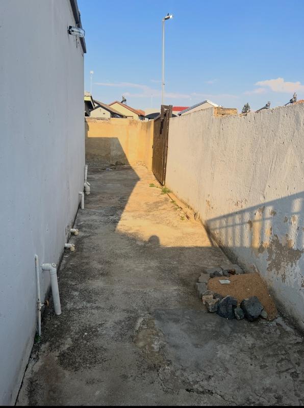 8 Bedroom Property for Sale in Birch Acres Gauteng