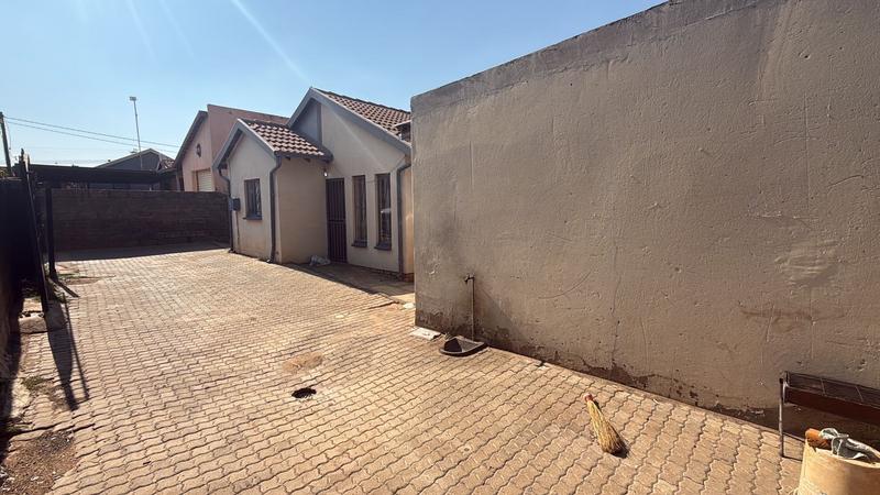 4 Bedroom Property for Sale in Tembisa Central Gauteng