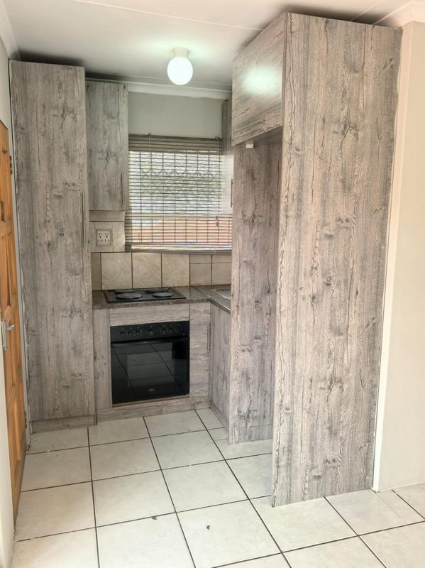 To Let 2 Bedroom Property for Rent in Fleurhof Gauteng