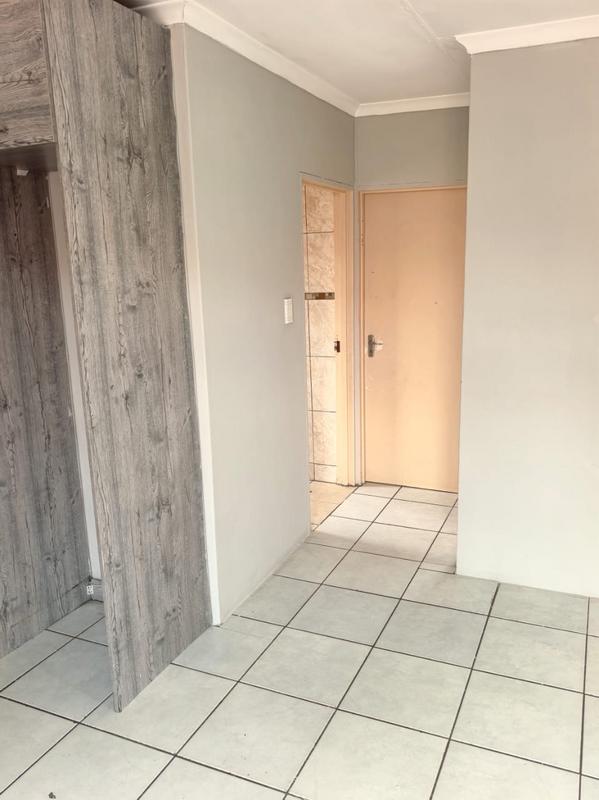 To Let 2 Bedroom Property for Rent in Fleurhof Gauteng