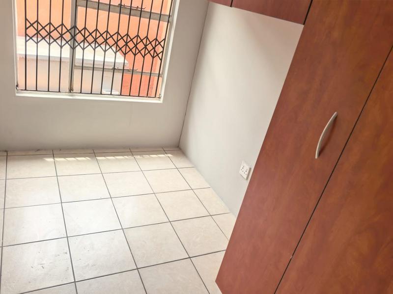 To Let 2 Bedroom Property for Rent in Fleurhof Gauteng