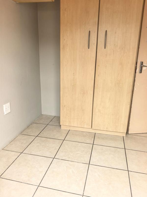 To Let 2 Bedroom Property for Rent in Fleurhof Gauteng