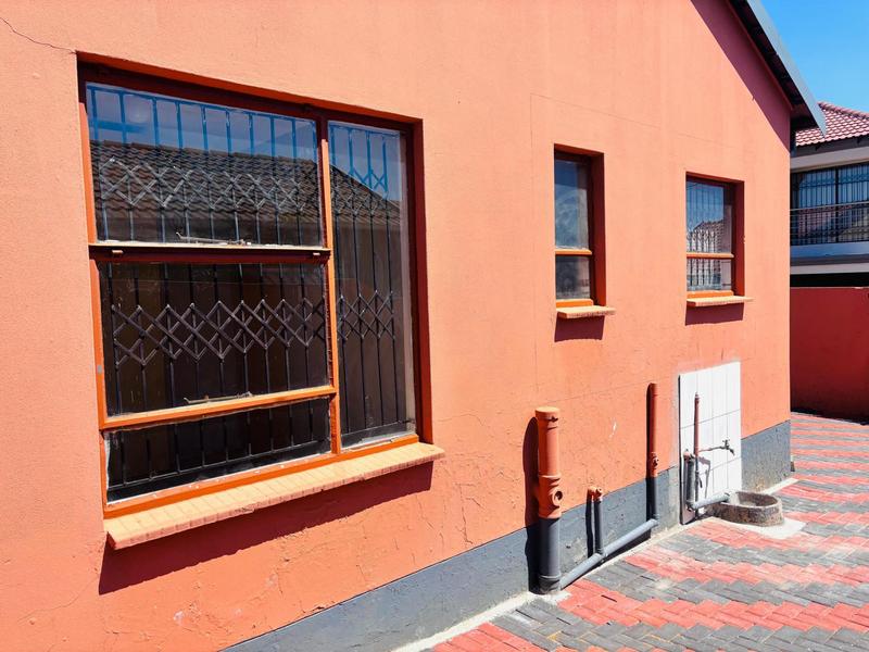To Let 2 Bedroom Property for Rent in Fleurhof Gauteng