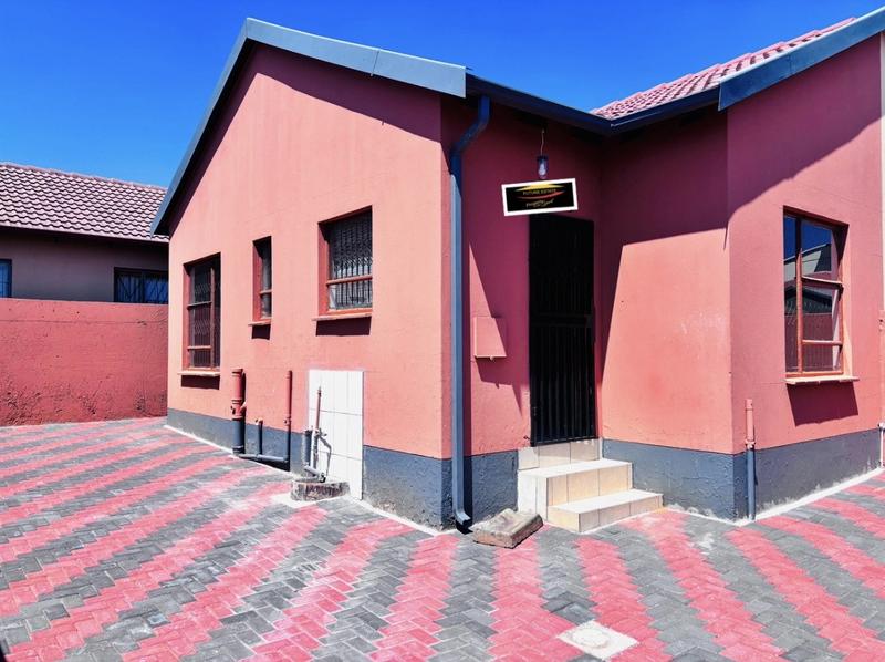 To Let 2 Bedroom Property for Rent in Fleurhof Gauteng