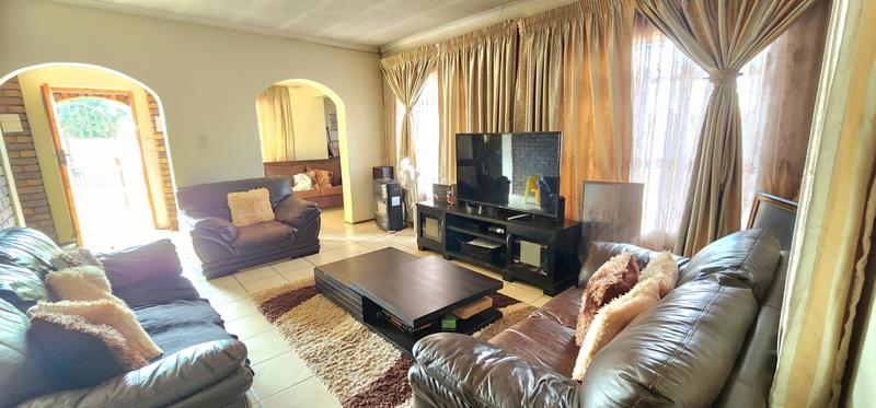 3 Bedroom Property for Sale in Dawn Park Gauteng