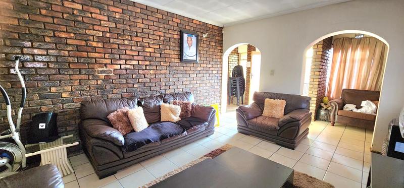 3 Bedroom Property for Sale in Dawn Park Gauteng
