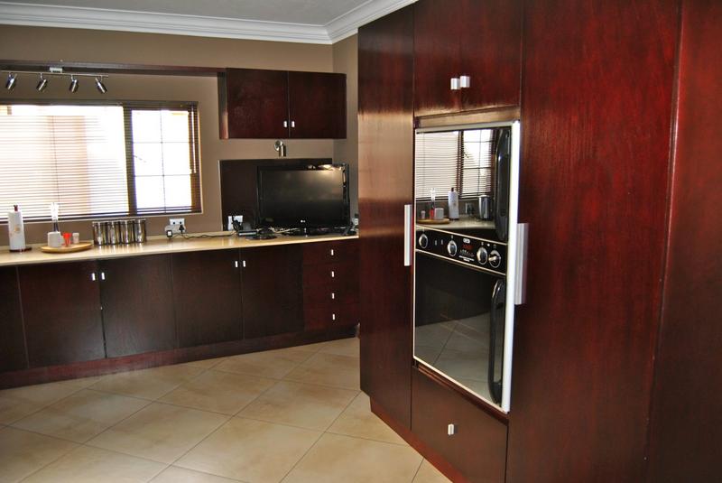 5 Bedroom Property for Sale in Midstream Estate Gauteng
