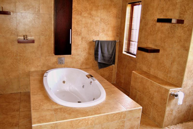 5 Bedroom Property for Sale in Midstream Estate Gauteng