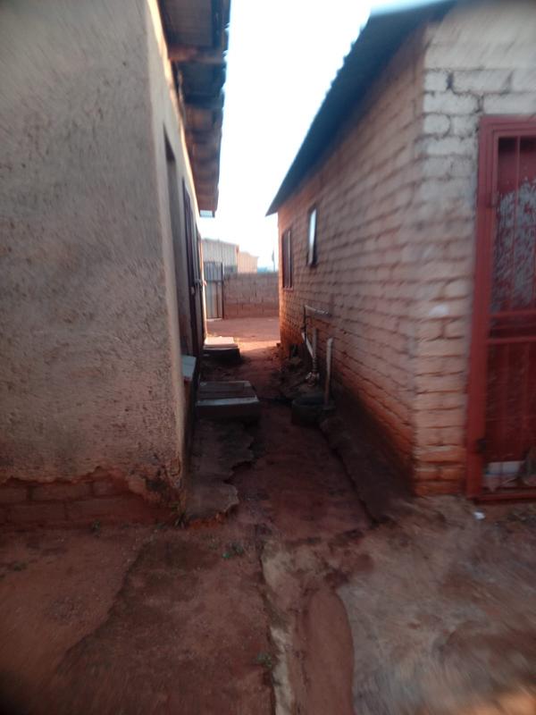 7 Bedroom Property for Sale in Tshepisong Gauteng