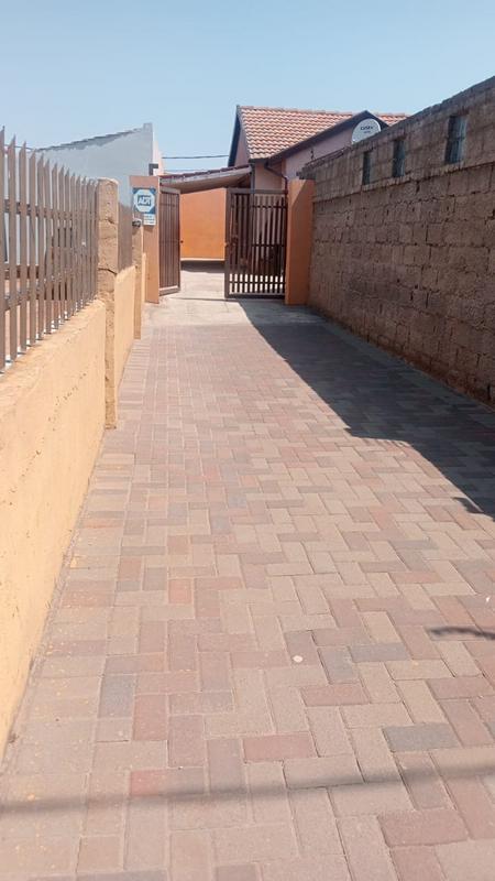 3 Bedroom Property for Sale in Clayville Gauteng