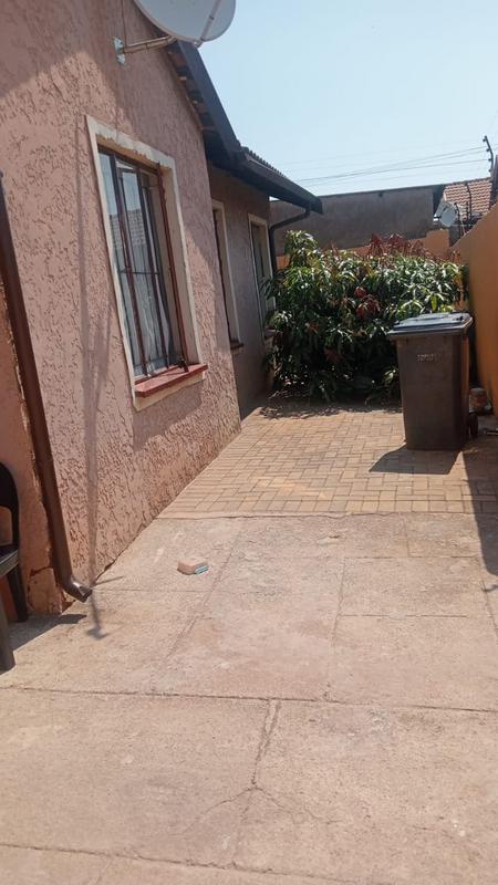 3 Bedroom Property for Sale in Clayville Gauteng