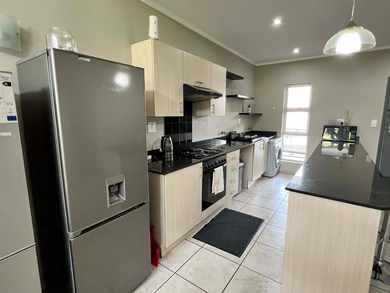 To Let 2 Bedroom Property for Rent in Hurlingham Manor Gauteng