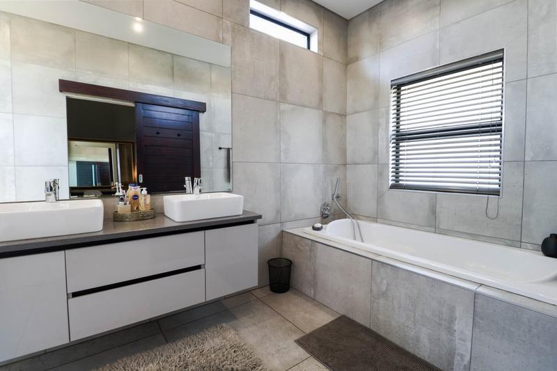 4 Bedroom Property for Sale in Copperleaf Estate Gauteng