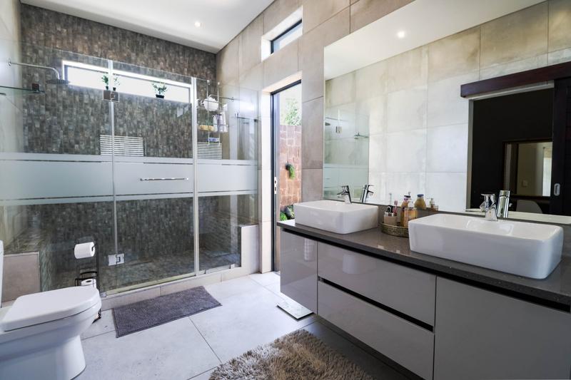 4 Bedroom Property for Sale in Copperleaf Estate Gauteng