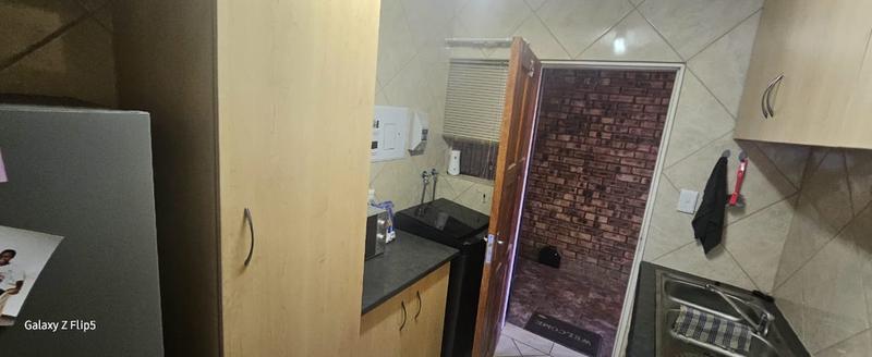 To Let 2 Bedroom Property for Rent in Greenhills Gauteng