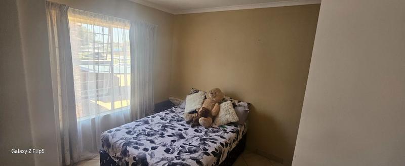 To Let 2 Bedroom Property for Rent in Greenhills Gauteng