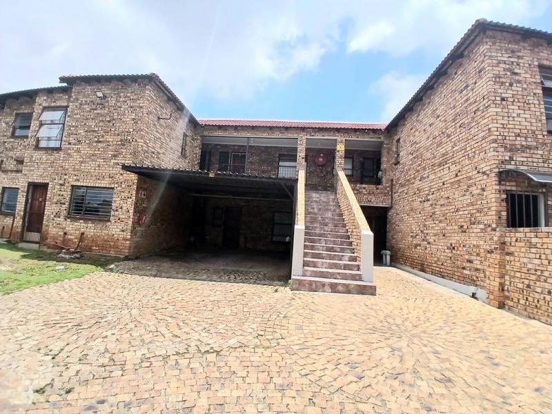 To Let 2 Bedroom Property for Rent in Greenhills Gauteng