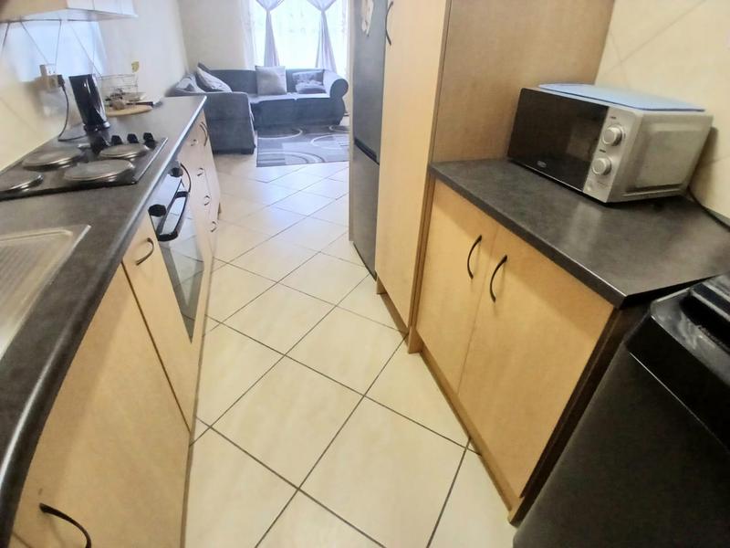 To Let 2 Bedroom Property for Rent in Greenhills Gauteng