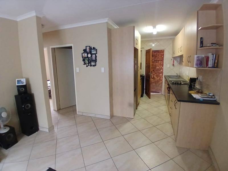 To Let 2 Bedroom Property for Rent in Greenhills Gauteng