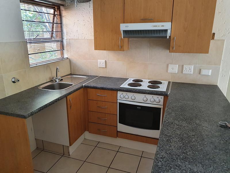 To Let 1 Bedroom Property for Rent in Douglasdale Gauteng