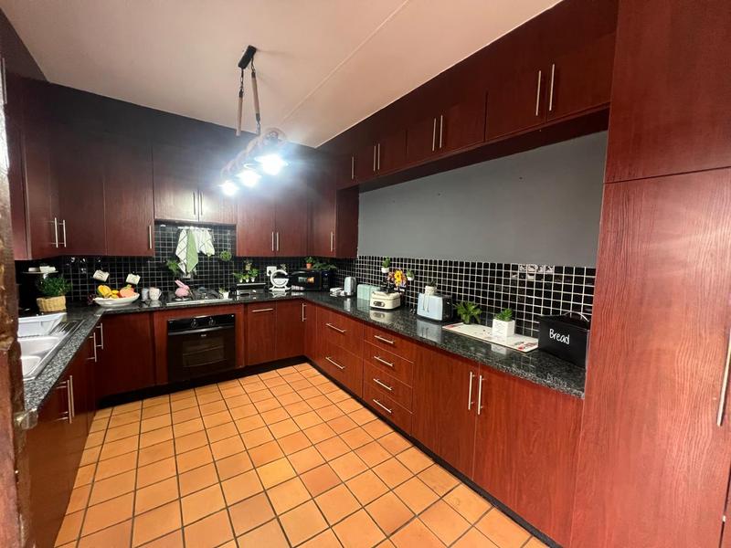 4 Bedroom Property for Sale in Dorandia Gauteng