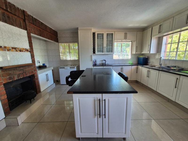 3 Bedroom Property for Sale in Brackendowns Gauteng
