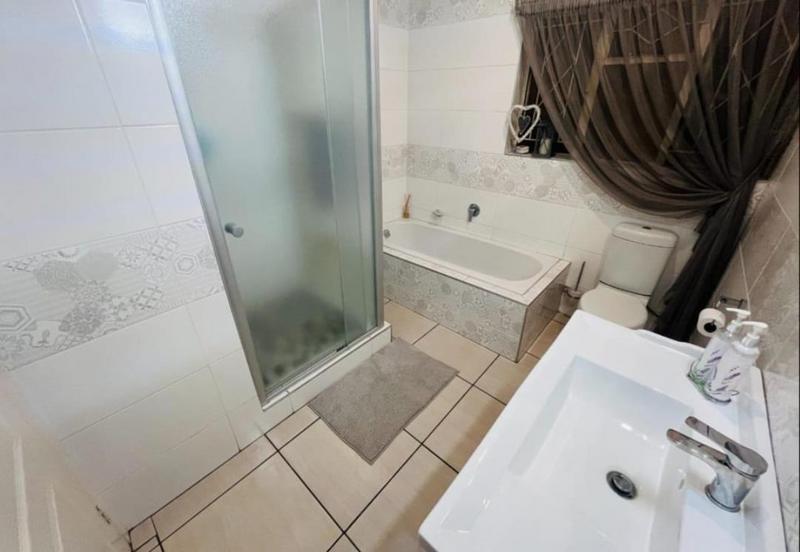 4 Bedroom Property for Sale in Randhart Gauteng