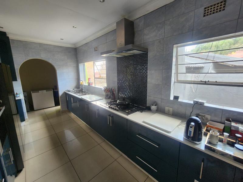 5 Bedroom Property for Sale in Glenvista Gauteng