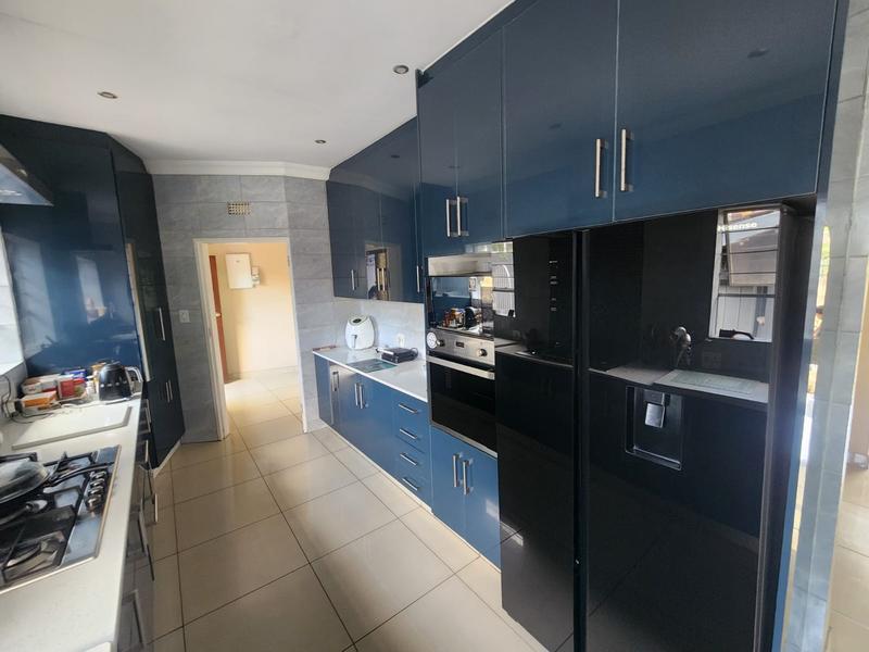 5 Bedroom Property for Sale in Glenvista Gauteng