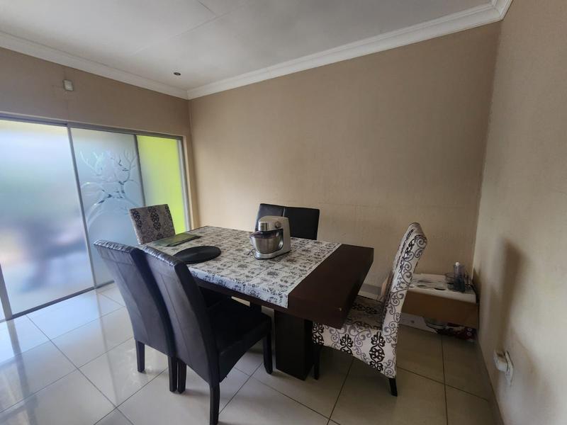 5 Bedroom Property for Sale in Glenvista Gauteng