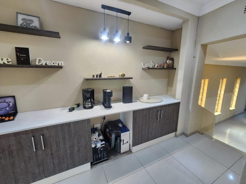 5 Bedroom Property for Sale in Glenvista Gauteng