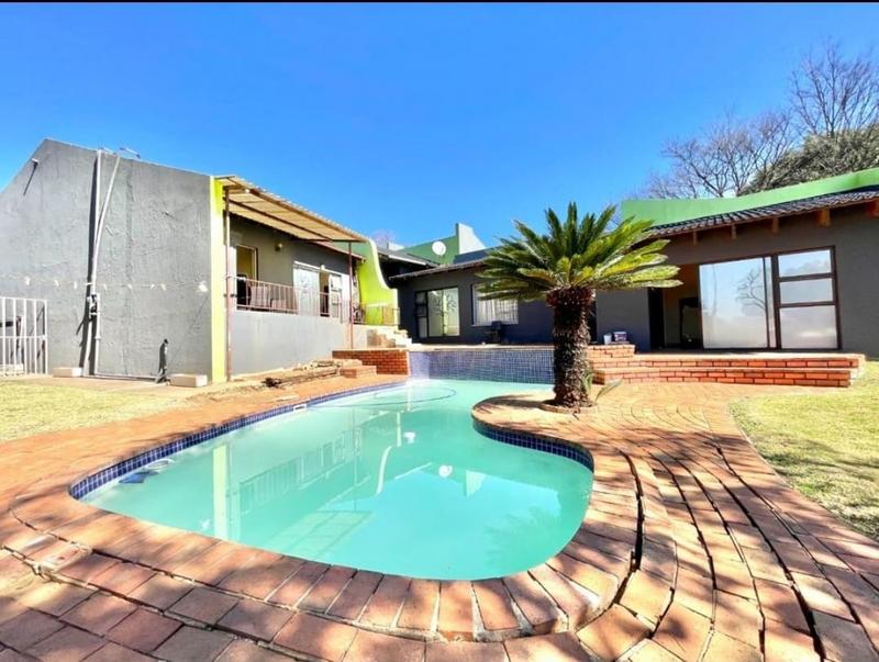 5 Bedroom Property for Sale in Glenvista Gauteng