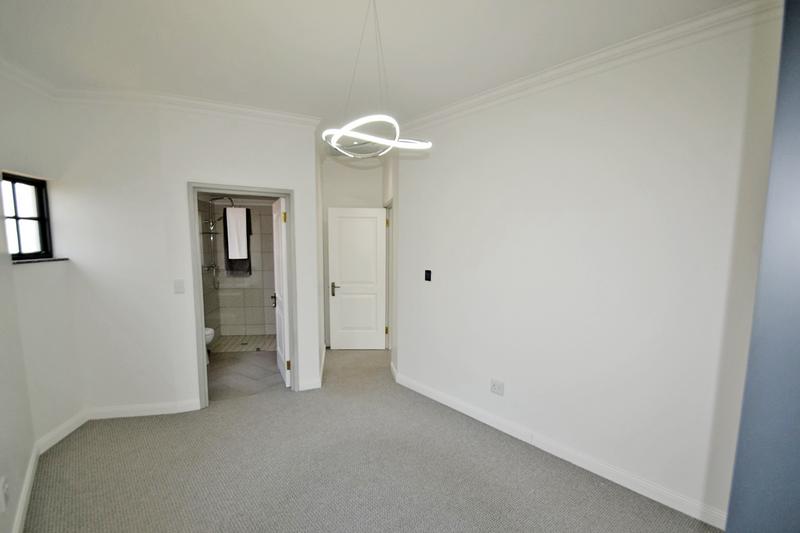 5 Bedroom Property for Sale in Benmore Gardens Gauteng