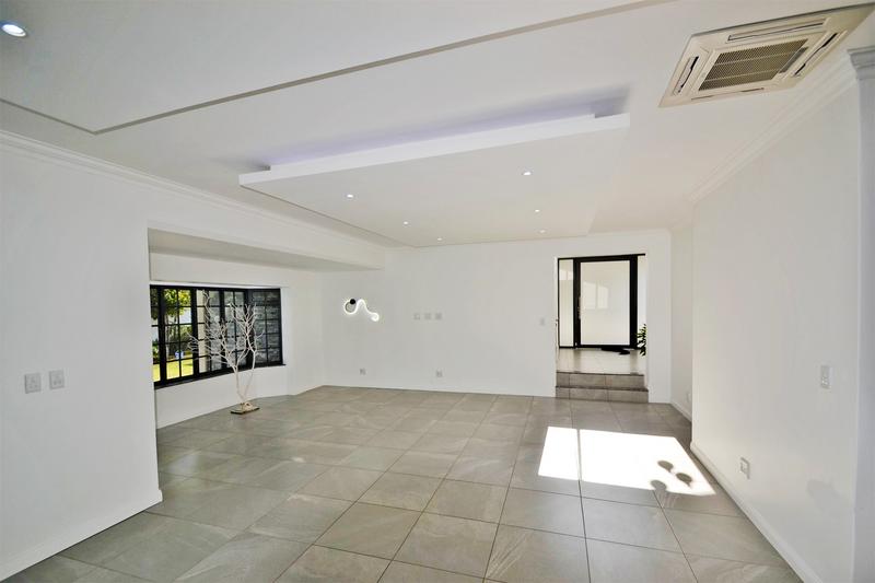 5 Bedroom Property for Sale in Benmore Gardens Gauteng