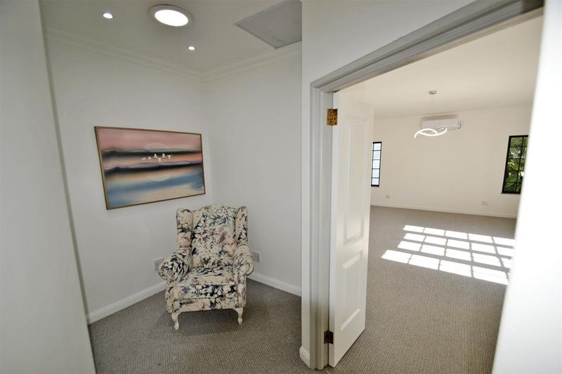 5 Bedroom Property for Sale in Benmore Gardens Gauteng