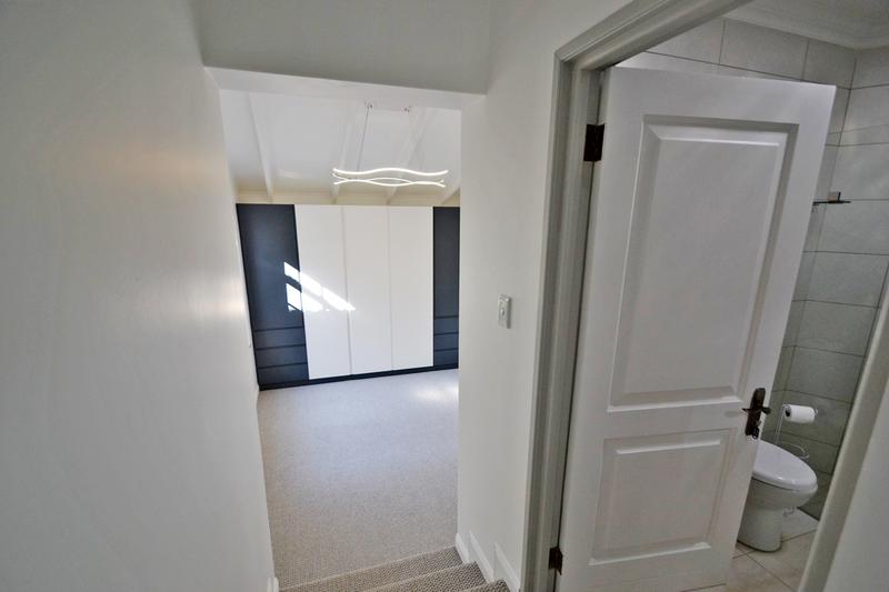 5 Bedroom Property for Sale in Benmore Gardens Gauteng