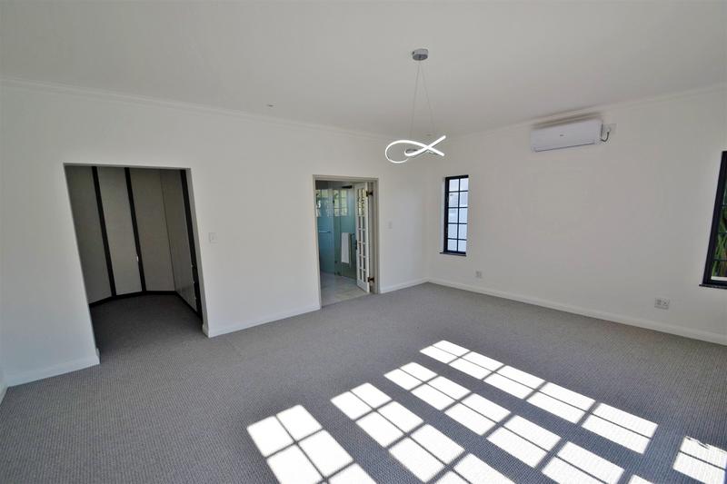 5 Bedroom Property for Sale in Benmore Gardens Gauteng